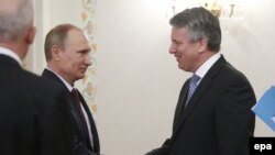 Russia -- President Vladimir Putin meeting with Royal Dutch Shell chief executive officer Ben van Beurden on April 18, 2014