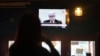 Gledanje TV prenosa izricanja presude Radovanu Karadžiću u kafiću u Beogradu, 20. mart 2019.