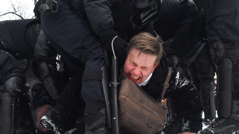 Апсења во Москва, протести за „Монструм“ - Вие коментирате