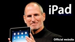 Stiv Jobs iPad 2 taqdimotida.