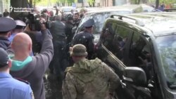 Ukrainian Protesters Attack Convoy Of Former Pro-Russian Governor