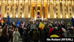 ფოტოილუსტრაცია: საპროტესტო აქცია პარლამენტთან