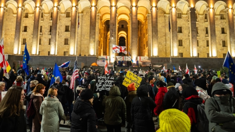 HRW-ის პოზიციაა, რომ „ხელისუფლება შეკრების შემზღუდავ ზომებს დასაკავებლად და დასაშინებლად იყენებს“