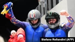 Mihai Tentea (în dreapta) și George Iordache au reușit un loc cinci istoric pentru România, în proba de bob de două persoane.