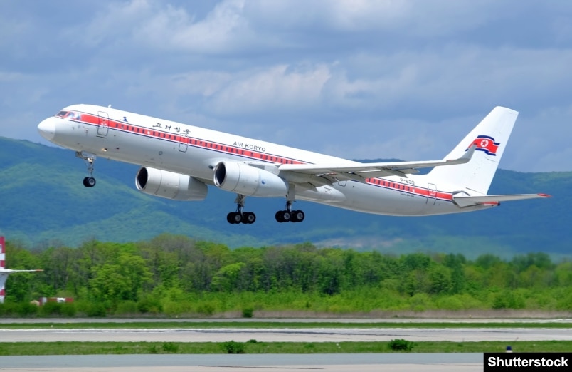 Avioni Tupolev Tu-204 i linjës ajrore "Koryo" të Koresë së Veriut ngrihet nga aeroporti Vladivostok në Rusi, në maj 2018.