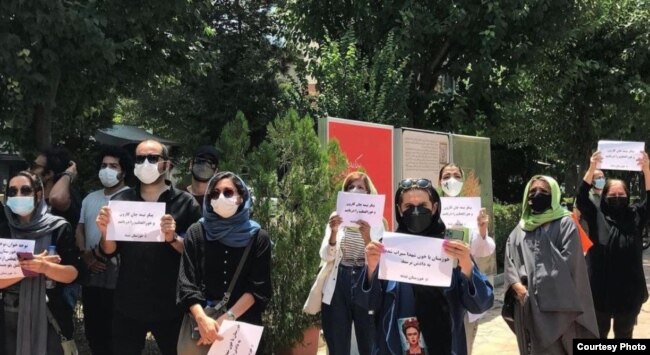 Filmmakers gather on July 21 to express their support for protesters in Khuzestan.