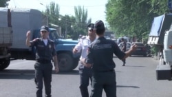 В Ереване группа оппозиционеров захватила здание полиции