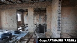 Дом семьи Эликашвили, поврежденный во время августовской войны в Зардиаанткари. Апрель 2021 г.