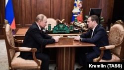 Vladimir Putin ve Dmitriy Medvedev 