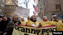 3 აპრილს, ნიუ-იორკის ქუჩებში ორგანიზაციამ სახელწოდებით „ბებიები ომის წინააღმდეგ“.