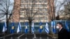 Flamujt e Izraelit dhe Kosovës para ndërtesës së ministrisë së Jashtme të Kosovës. Foto nga arkivi. 