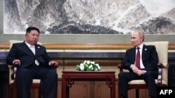 Takimi mes udhëheqësit të Koresë së Veriut, Kim Jong Un, dhe presidentit rus, Vladimir Putin, në Pekin më 3 shtator 2025. 