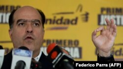 خولیو بورخس، رئیس سابق مجمع ملی ونزوئلا و زندانی سیاسی، از جمله برندگان ساخاروف ۲۰۱۷ است.