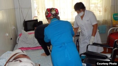 Жалаңаш қыздар стриптиз