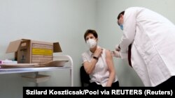 Adrienne Kertesz, prima persoană vaccinată în Ungaria 