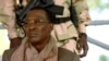 Чаддын президенти Идрисс Деби Итна Нджаменадагы тарапташтарынын митингине көз салып турат. 15-апрель. 2006-жыл. 