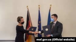 Посол Німеччини Анка Фельдгузен повідомила, що продовжує працювати в столиці України з невеликою командою 