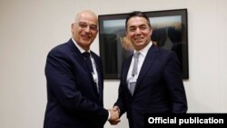 Министерот Никола Димитров и министерот за надворешни работи на Грција, Никос Дендиас.