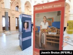 'Okrenula sam se jednom zdravom, normalnom životu. Proizvodim zdravu hranu, time se oplemenim, oporavim i uživam u svom radu", kaže Mirjana Topalović (na fotografiji njen foto na izložbi u Vijećnici)