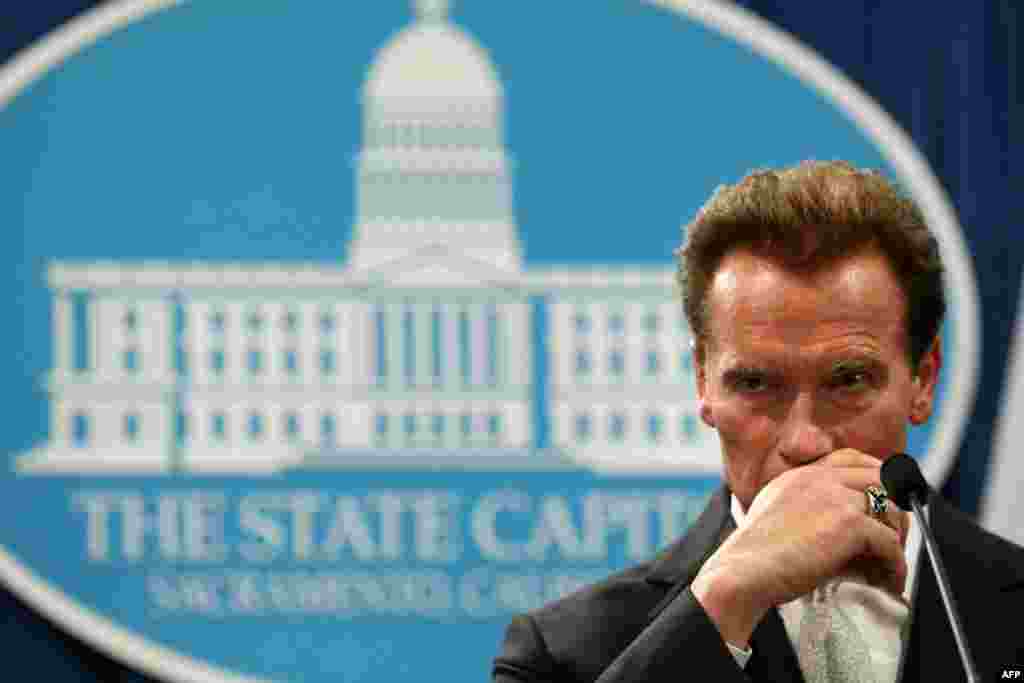 SAD - Kalifornija -  Arnold Schwarzenegger guverner Kalifornije zabrinuto čeka da li će se  izglasati predloženi budžet od 41 bilion dolara. 