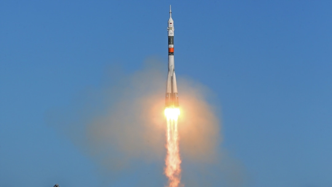 Асылып тұрған порно фото