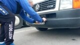 Kosovo: Car plates from Serbia entering Kosovo are being removed 