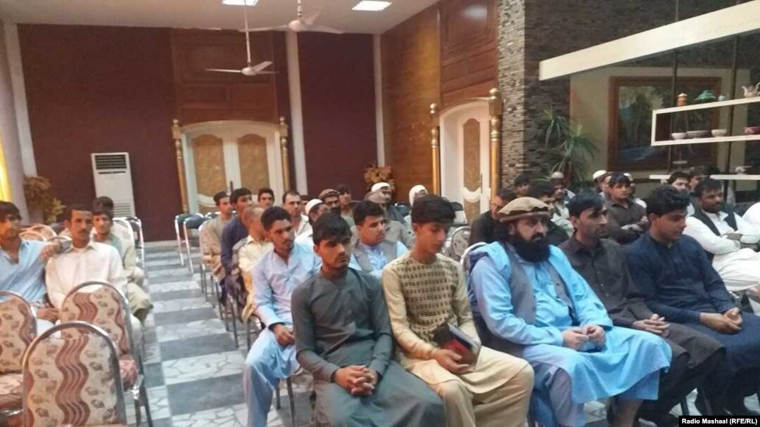 په ننګرهار کې مدني فعالانو غونډه.