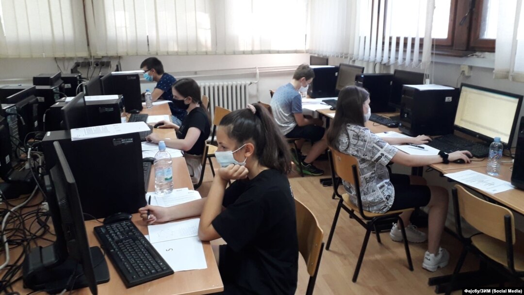 Македонскиот тим на Европската јуниорска олимпијада во информатика 2020
