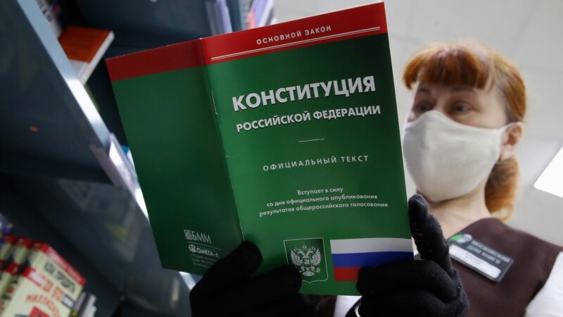 Жителям Севастополя приходят СМС с призывом голосовать за поправки в конституцию России (+фото)