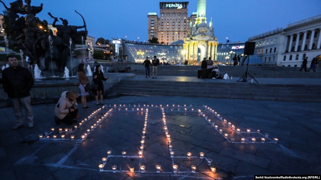 People lay candles in Kyiv to commemorate the deportation of the Crimean Tatars on May 18.