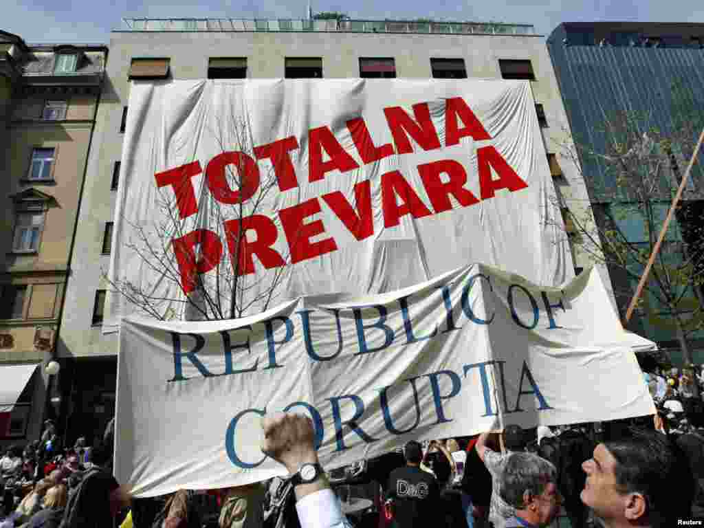 Hrvatska - Protesti građana Zagreba zbog izgradnje shopping centra na Cvjetnom trgu, 07.04.2011. Foto: RSE / Enis Zebić 