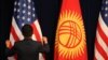 Флаги Кыргызстана и США.
