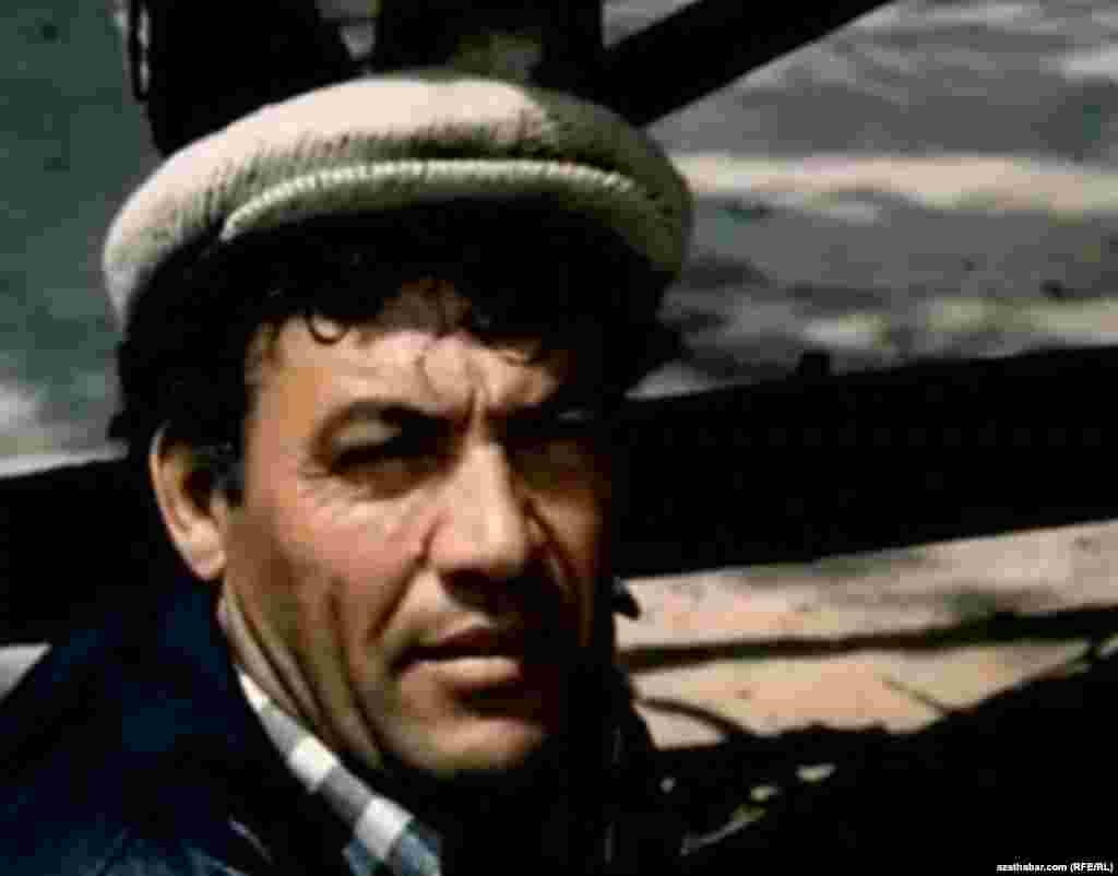 Baba Annanow, "Aýal ata çykanda" filmi ("Türkmenfilm" kinostudiýasy)