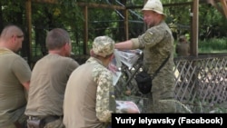 Юрій Лелявський (праворуч), прес-офіцер 101 бригади ЗСУ