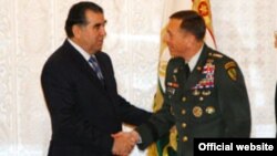 Кейинги тўрт ой давомида Марказий Осиë пойтахтларининг барига сафар қилганини айта туриб генерал Петреус¸ энг муҳим келишувнинг Ўзбекистон билан эришилганини таъкидлади.