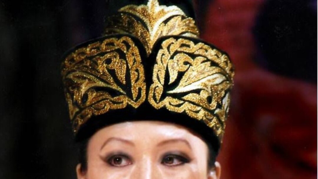 Мастурбация жасайтын әйелдер жасырын камерамен түсірілген