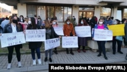 Фотографија од вчерашниот протест пред МВР во Скопје поради случајот „Јавна соба“ 