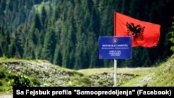 Pokret Samoopredeljenje izveo je akciju obeležavanja granice između Kosova i Crne Gore.