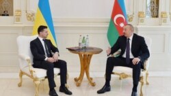 Президент України Володимир Зеленський (зліва) та президент Азербайджану Ільхам Алієв пі дчас узстрічі в Баку, 17 грудня 2019 року