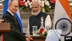 Очільник Росії Володимир Путін (ліворуч) і прем'єр-міністр Індії Нарендра Моді. Нью-Делі, Індія. 5 грудня 2025 року