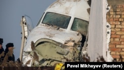 Носовая часть самолета Fokker-100 авиакомпании Bek Air, который разбился вблизи алматинского аэропорта вскоре после взлета. Талгарский район, Алматинская область, 27 декабря 2019 года.