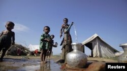 Një kamp i refugjatëve në Sittwe të Birmanisë (30 tetor 2012)