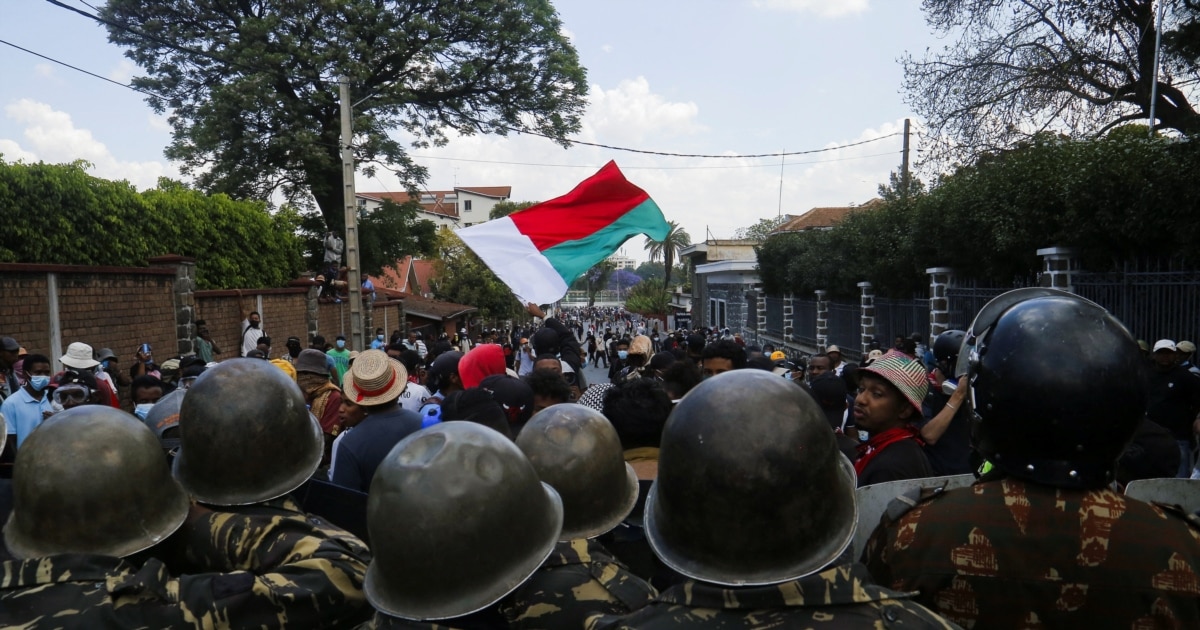 მადაგასკარის პრეზიდენტმა გამოაცხადა, რომ ქვეყანაში ძალაუფლების ხელში ჩაგდების მცდელობაა