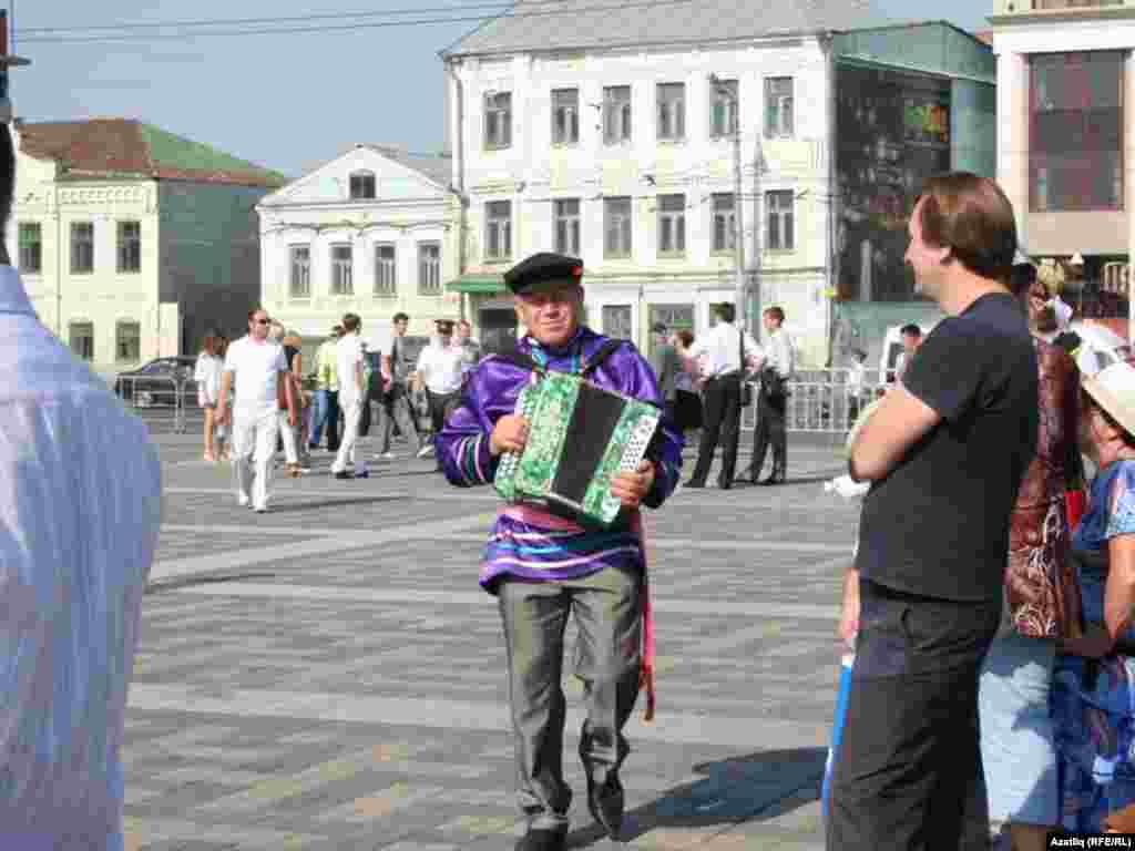 &quot;Уйна, гармун&quot; конкурсында катнашучы