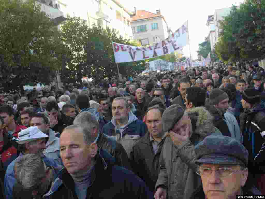 U Podgorici je nekoliko hiljada ljudi 21. januara 2012. protestovalo ispred zgrade crnogorske Vlade, zbog te&scaron;kog socijalno-ekonomskog stanja u Crnoj Gori. Protest je organizovala Unija slobodnih sindikata, uz podr&scaron;ku Mreže za afirmaciju nevl