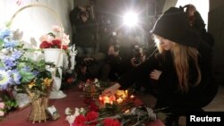 Minskliklar qatl qilingan mahkumlarni xotirlamoqda.