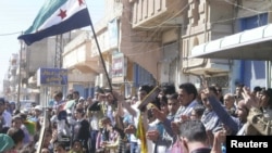 Режимге қарсы демонстрация мен Наурыз мейрамын тойлау қатар өтті. Сирия, Камишли, 21 наурыз 2012 жыл.