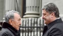 Петро Порошенко (п) і Нурсултан Назарбаєв, Київ, 22 грудня 2014 року