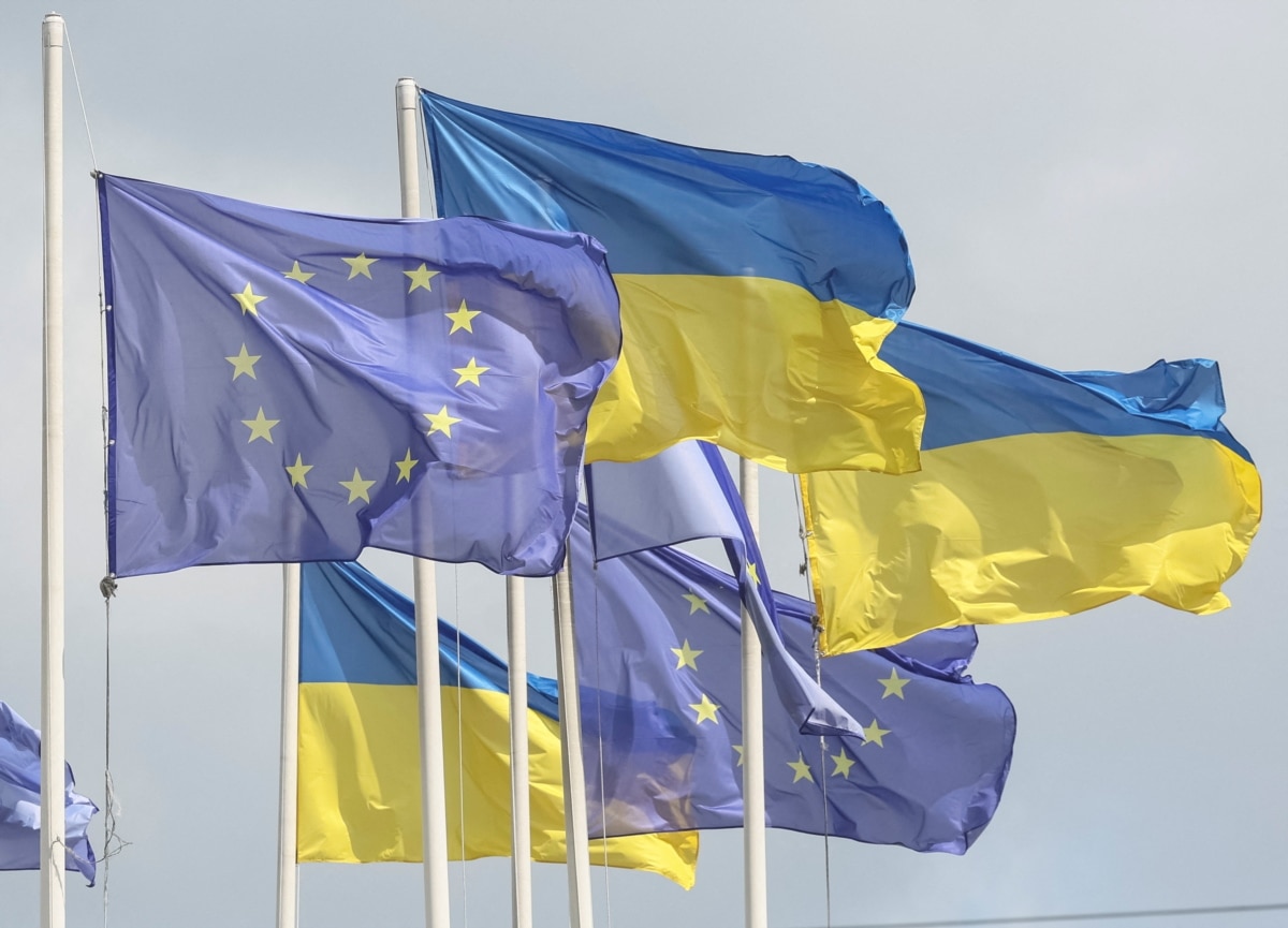 Ukrainian and European flags fly in central Kyiv on 11 August 2025
