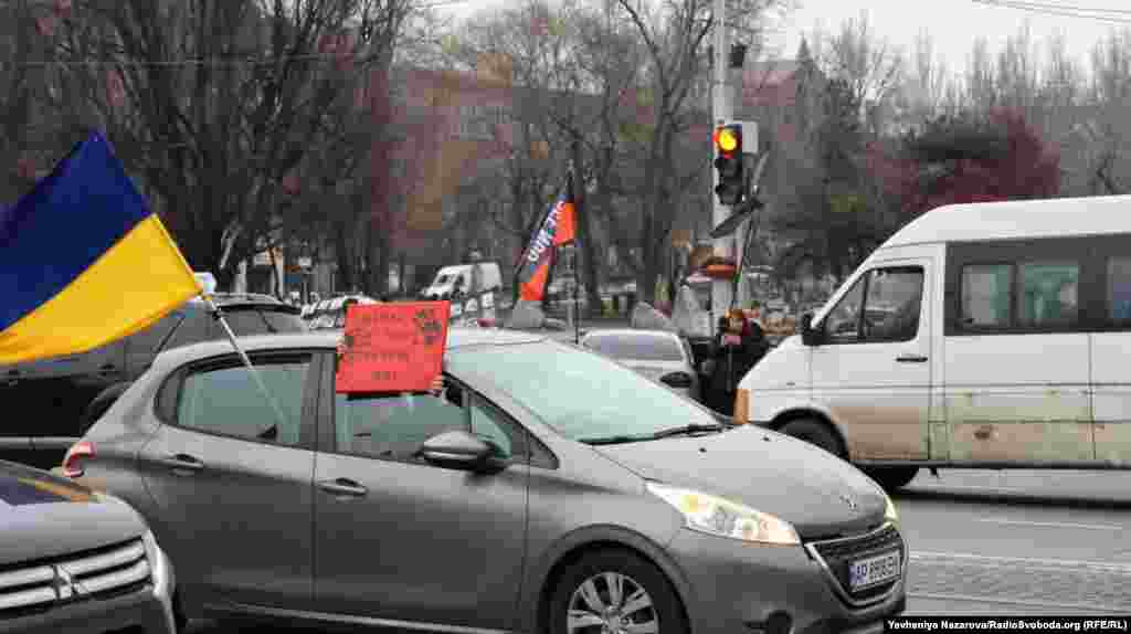 Напис на банері&nbsp;&laquo;Немає часу втрачати час&raquo;